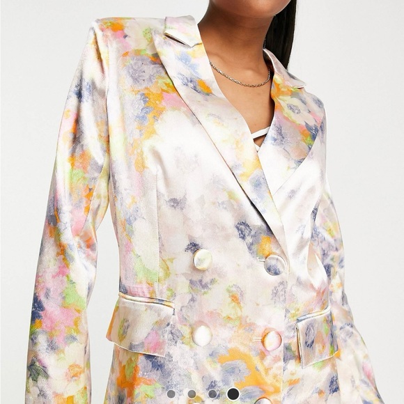 B NEW Liquorish satin tailored double breast blazer in soft washed pastel floral - Picture 6 of 6